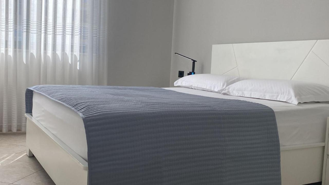 Laureta Central Apartment Tiranë Eksteriør bilde